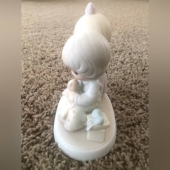 Precious Moments "TO A VERY SPECIAL SISTER" 1993 #528633 Retired & Mint - Picture 3 of 7